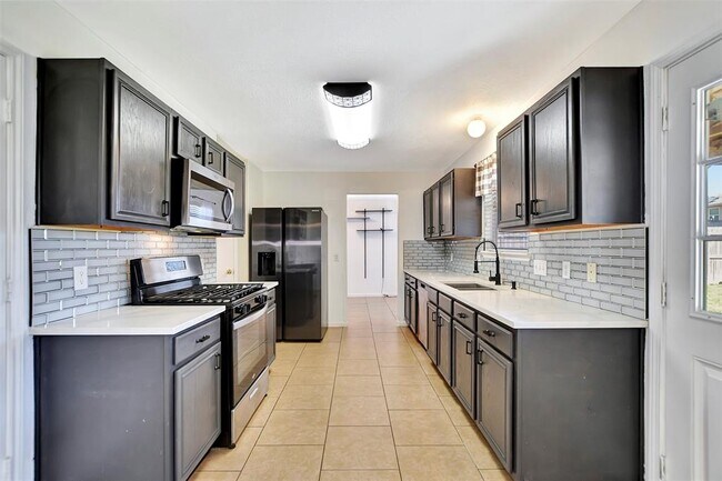 Building Photo - 1811 Adobe Falls Dr
