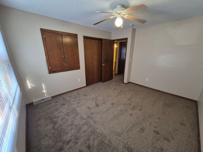 Building Photo - 1761-1763 E Lacona Avenue