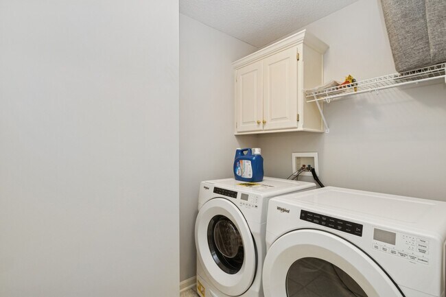 Building Photo - 5341 Meadowlark Dr