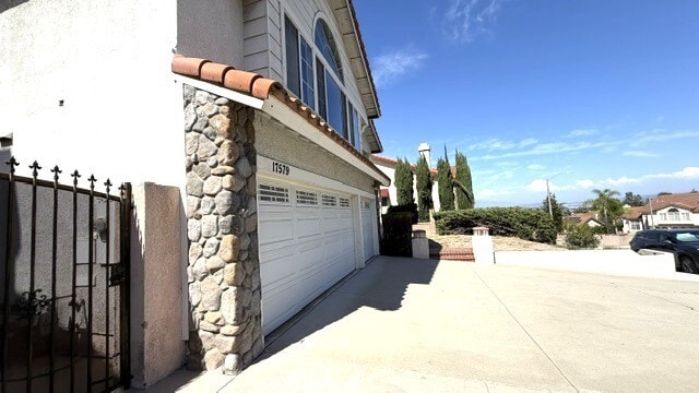 Building Photo - 17579 Marengo Dr