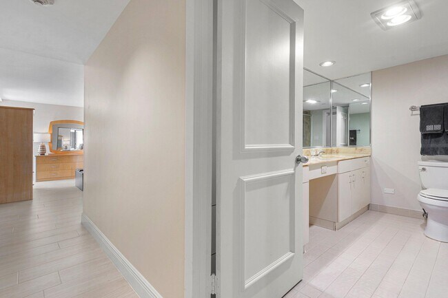 Building Photo - 5080 N Ocean Dr