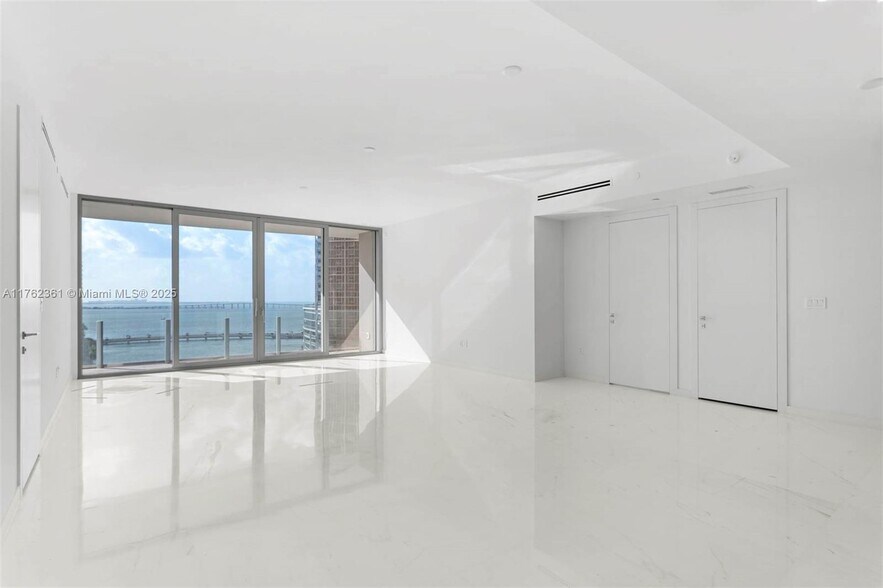 Building Photo - 300 Biscayne Boulevard Way