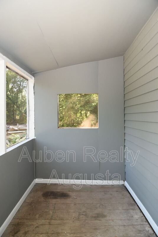 Building Photo - 2058 Battle Row