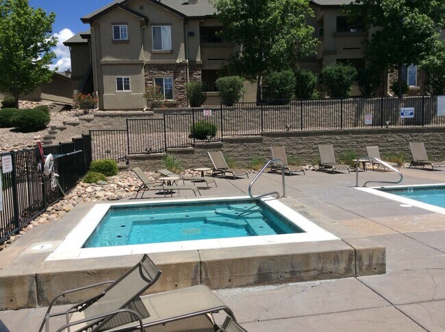 Building Photo - 2 bedroom Condo in a gated community. 1 Ca...