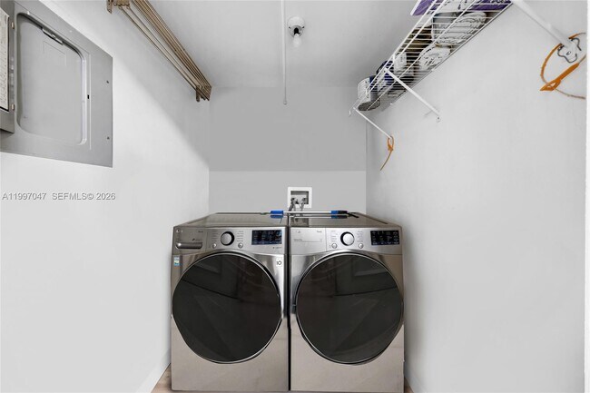 Building Photo - 3245 NE 184th St