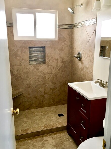 Building Photo - 1931 Cypress Ave