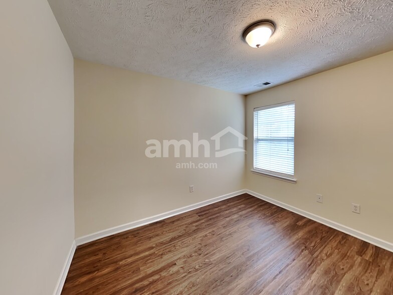 Building Photo - 891 Edgewood Ln