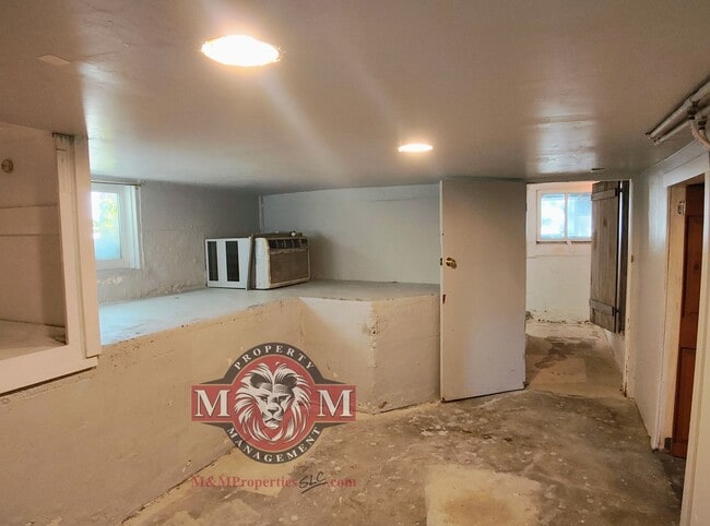 Building Photo - 3 Bd 1 Ba Home with Hardwood Floors in Midvale