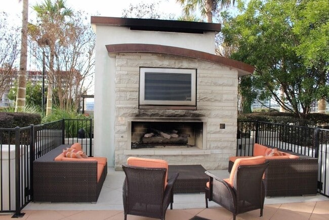 Building Photo - 360 Nueces St