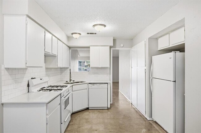 Building Photo - 113 Meteor Dr