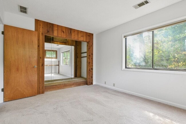 Building Photo - 1000 Muirfield Dr NE