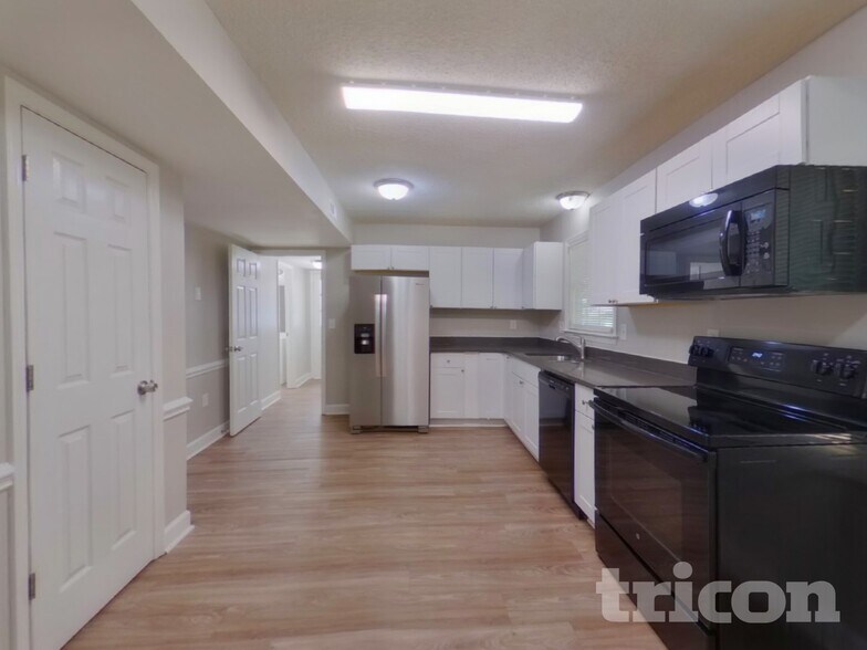 Building Photo - 5120 Blue Spruce Ln