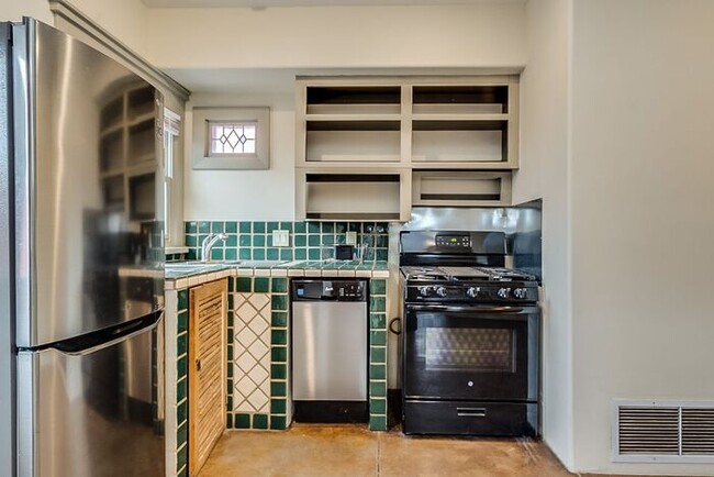 Building Photo - Southwest Charm in the Heart of Tucson – D...