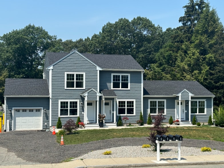 Primary Photo - 94 Simmonsville Ave