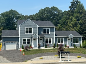 Building Photo - 94 Simmonsville Ave