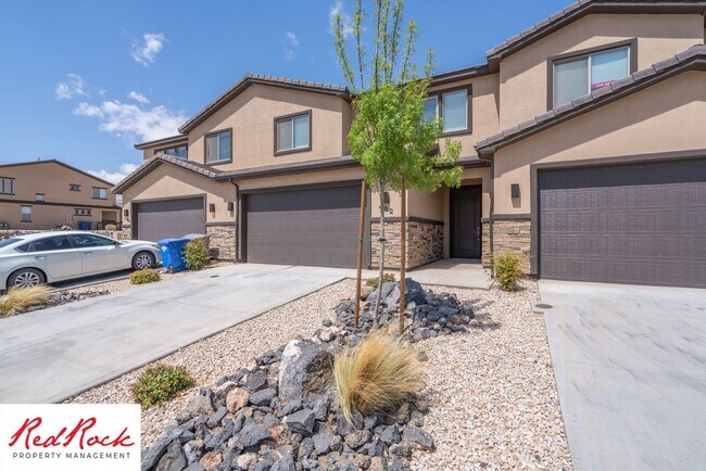 Building Photo - Modern Townhome in Desirable Hurricane Hei...