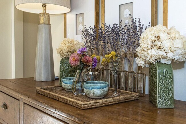 Building Photo - 801 Durant Pl NE