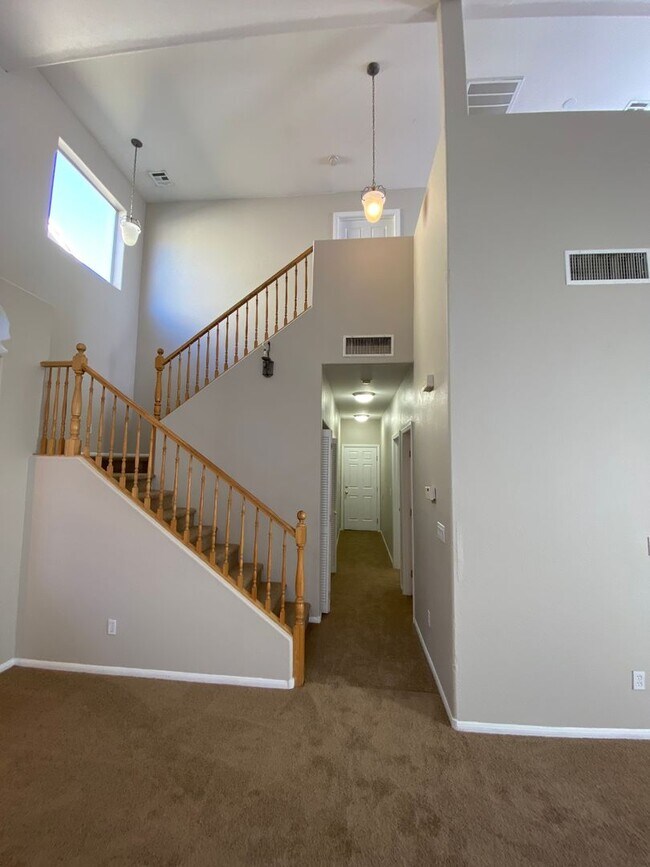 Building Photo - AMERICANA Property Mgmt - Freshly remodele...