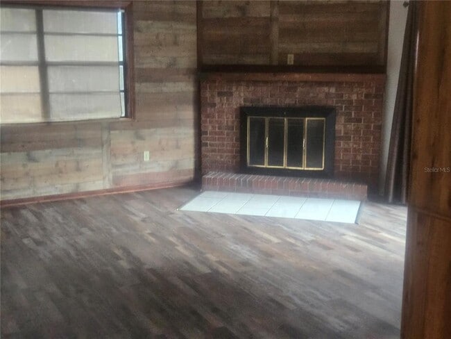 Building Photo - 121 Forest Ln