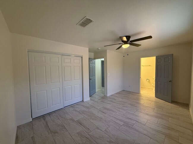 Building Photo - 3 Bedroom 2 Bathroom Home