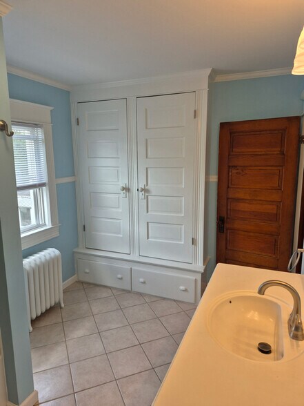 Building Photo - 104 Novitsky Ct