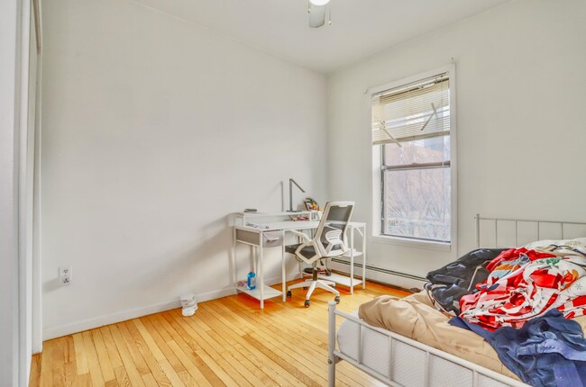 Building Photo - 206 4th St