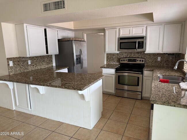 Building Photo - 1019 E Rowlands Ln