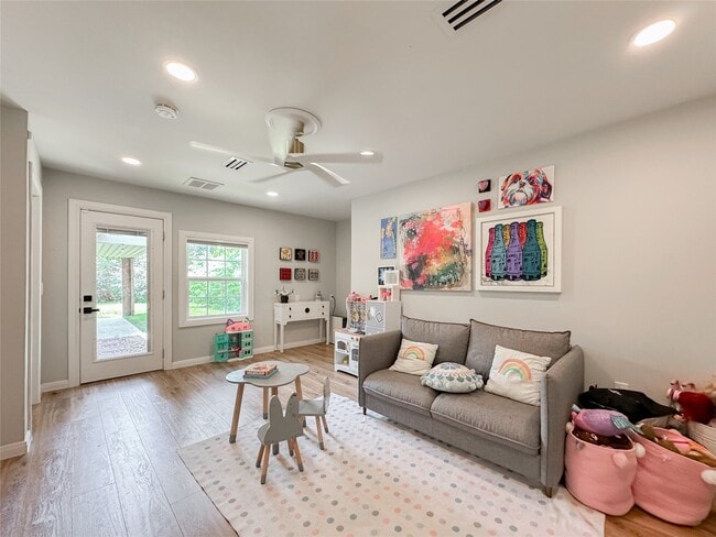 Building Photo - 3107 Broadmead Dr