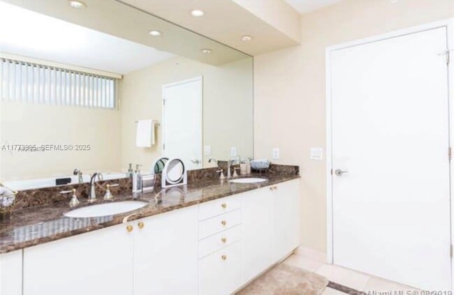 Building Photo - 17555 Collins Ave