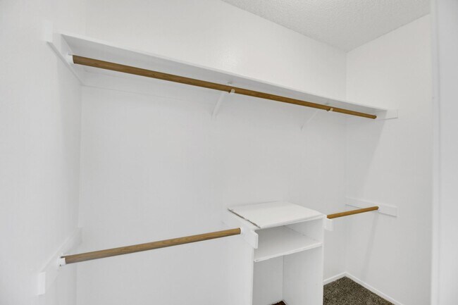 Building Photo - Cute 2 bedroom condo