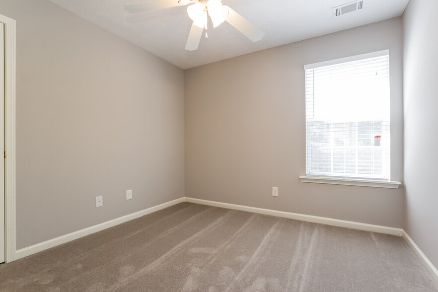 Building Photo - 4107 Shoreside Cir SW