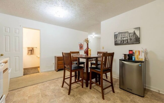 Building Photo - Spacious Townhouse in Blacksburg, VA.