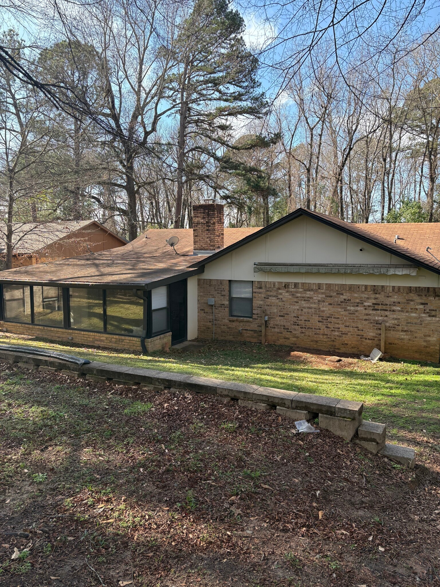 Building Photo - 206 Cedarcrest Dr