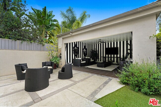 Building Photo - 841 N Crescent Heights Blvd