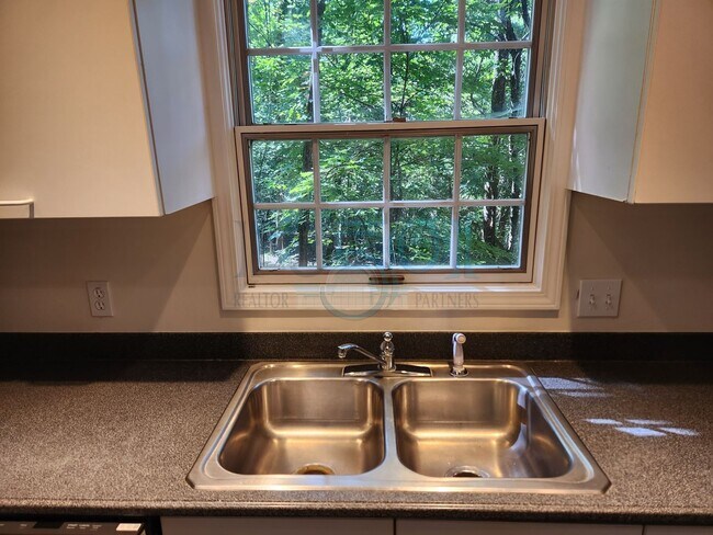 Building Photo - RARE exquisite home on acreage in the heart of West Little Rock!