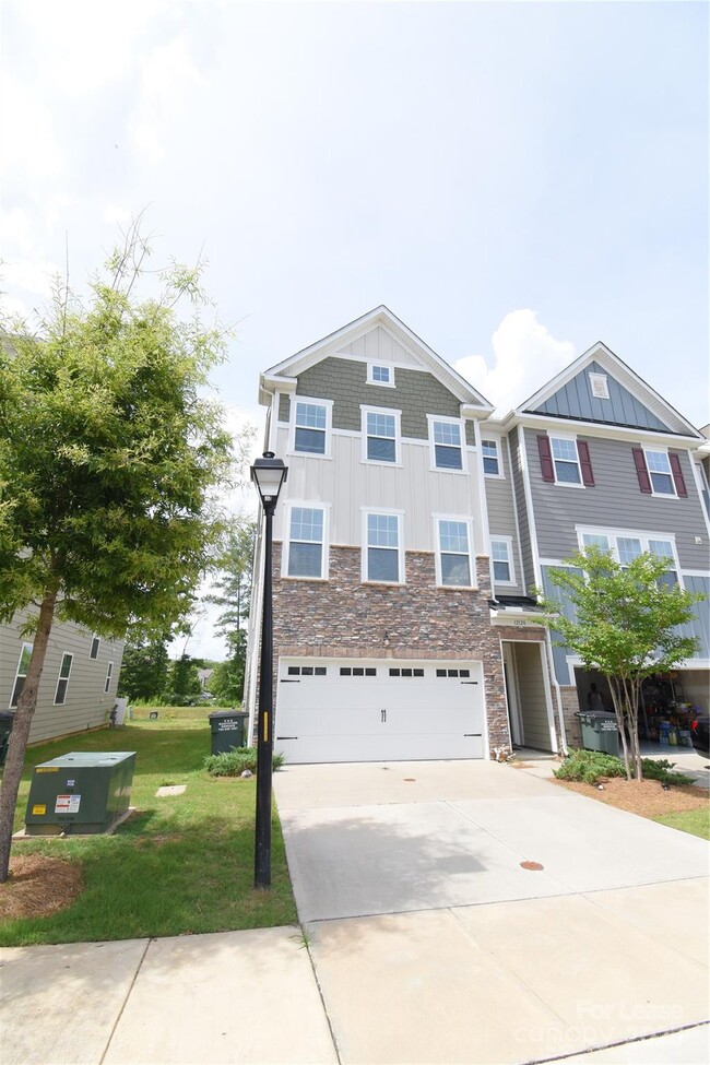 Building Photo - 12120 Ardrey Park Dr