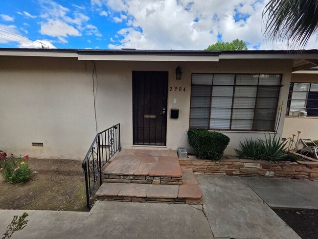 Building Photo - 2904 Sunset Ave