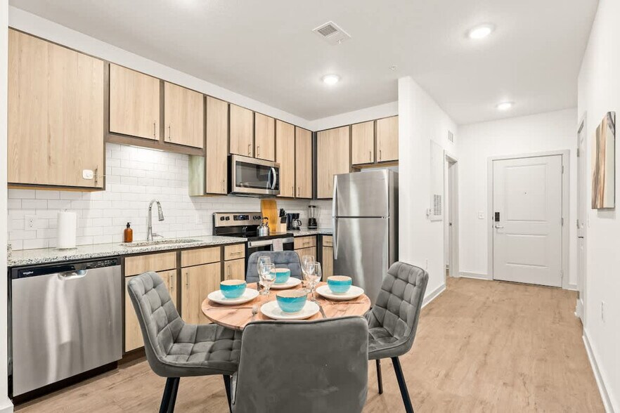 Building Photo - 14551 Star Water Rd