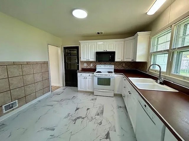 Building Photo - Charming 3-Bedroom Brick Front Ranch, perf...