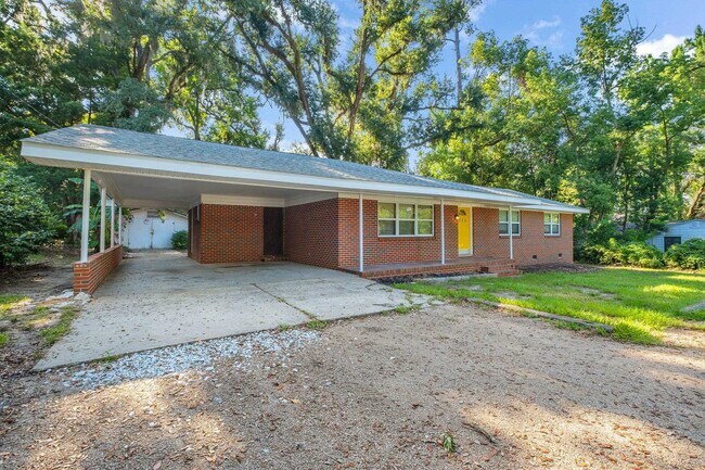 Building Photo - 123 Columbia Dr