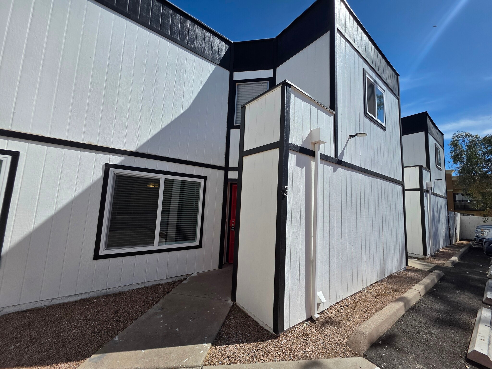 Building Photo - 1749 E Pepper Cir