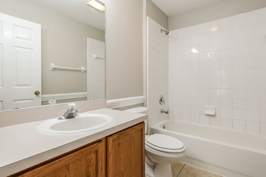 Building Photo - 926 Willow Run St