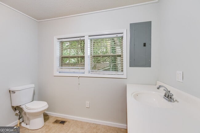 Building Photo - 322 Stewart St