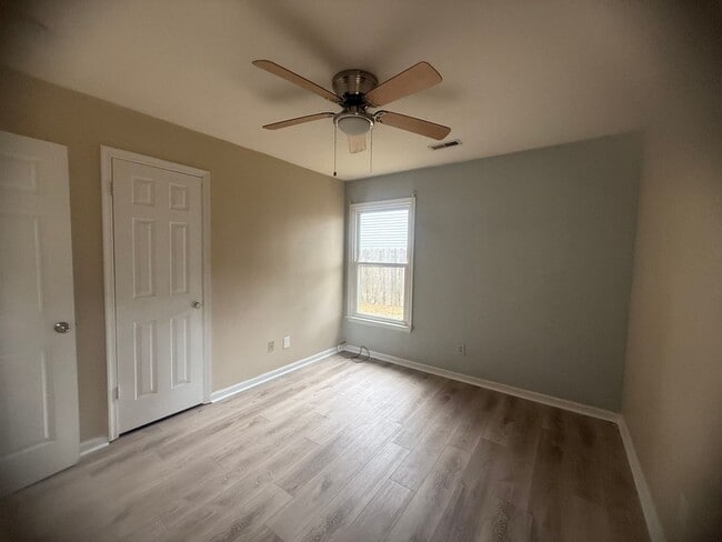 Building Photo - ASHLEY WOODS