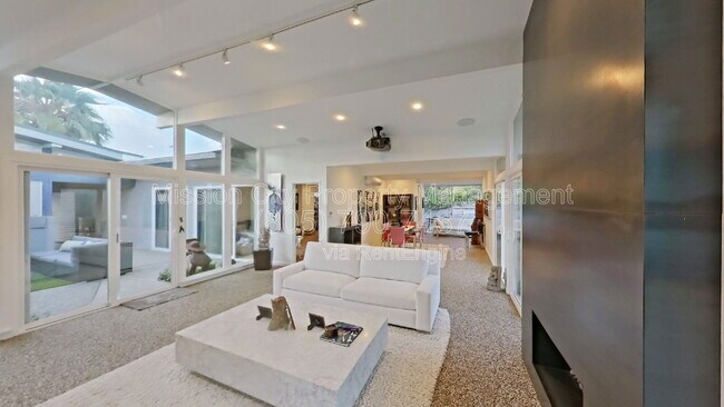 Building Photo - 5339 Berkeley Rd