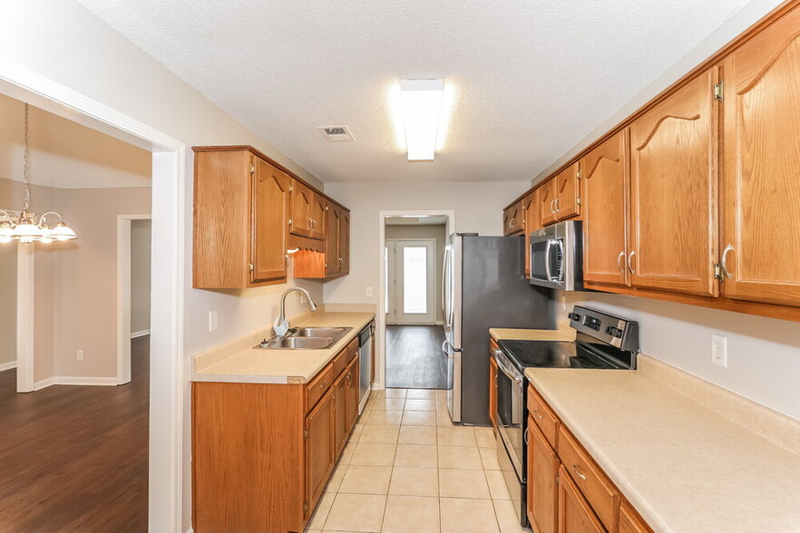 Building Photo - 3448 Pendulum Dr E
