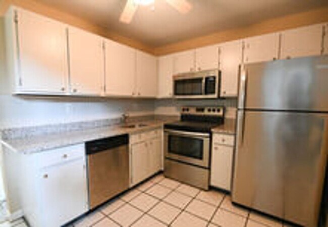 Building Photo - 2219 Fendall Ct