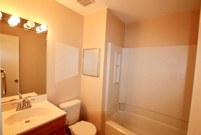 Building Photo - 3808 Landmark Dr