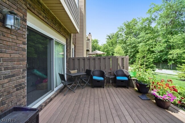 Building Photo - 140 Kingston Ct