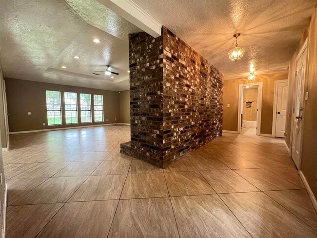 Building Photo - 12965 Larch Ln